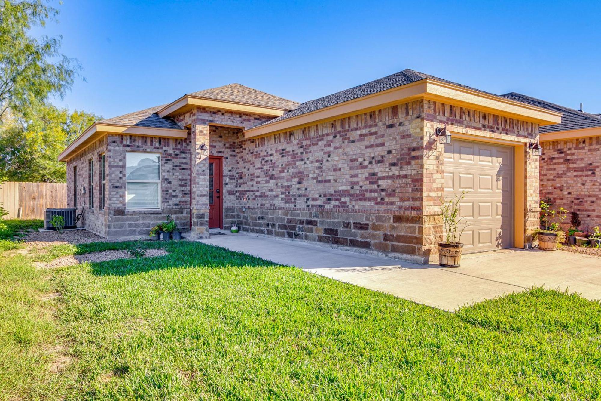 Pet-Friendly Brownsville Apartment With Yard! Exterior photo